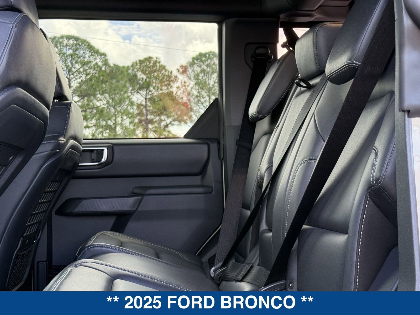 New 2025 Ford Bronco Badlands AWD/4WD image 15