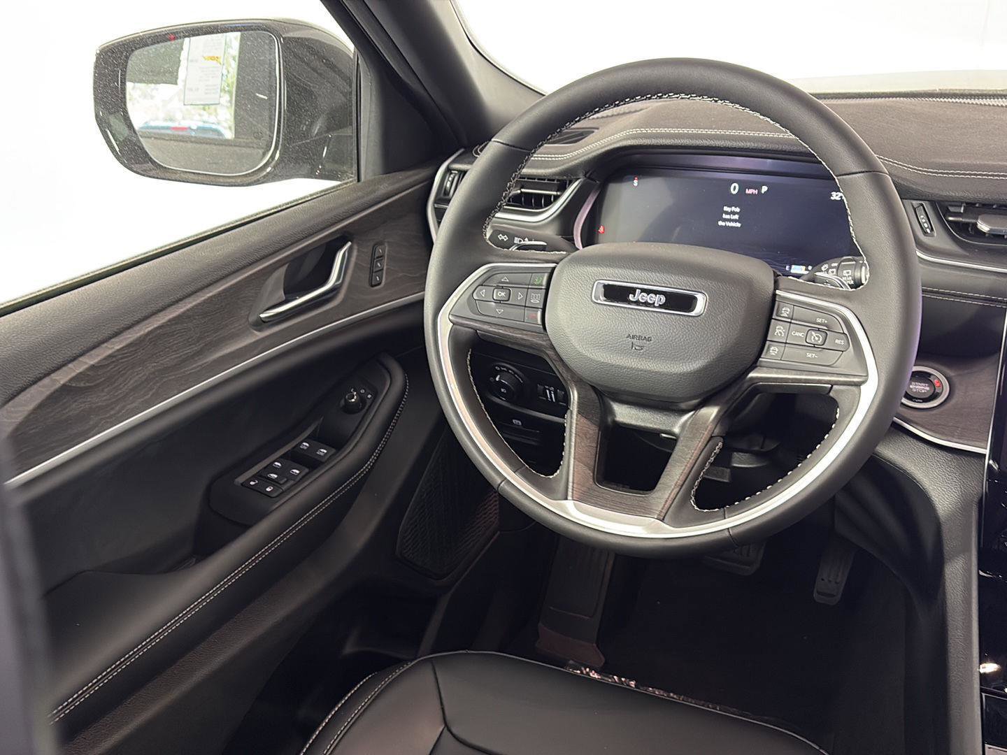 New 2025 Jeep Grand Cherokee L Limited AWD/4WD image 8