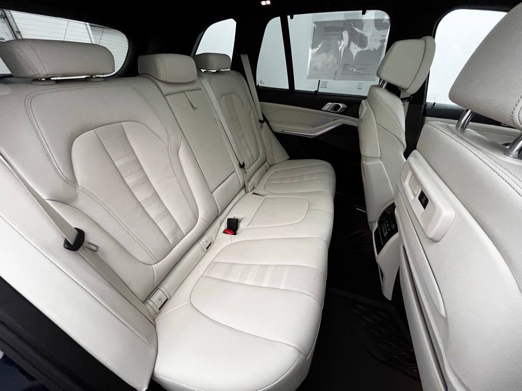 Used 2022 BMW X5 M50i w/ Executive Package image 38