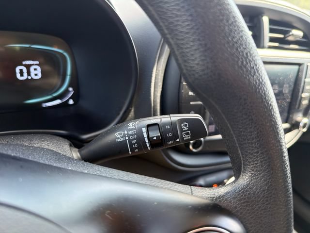 Used 2025 Kia Soul LX w/ LX Technology Package FWD image 17
