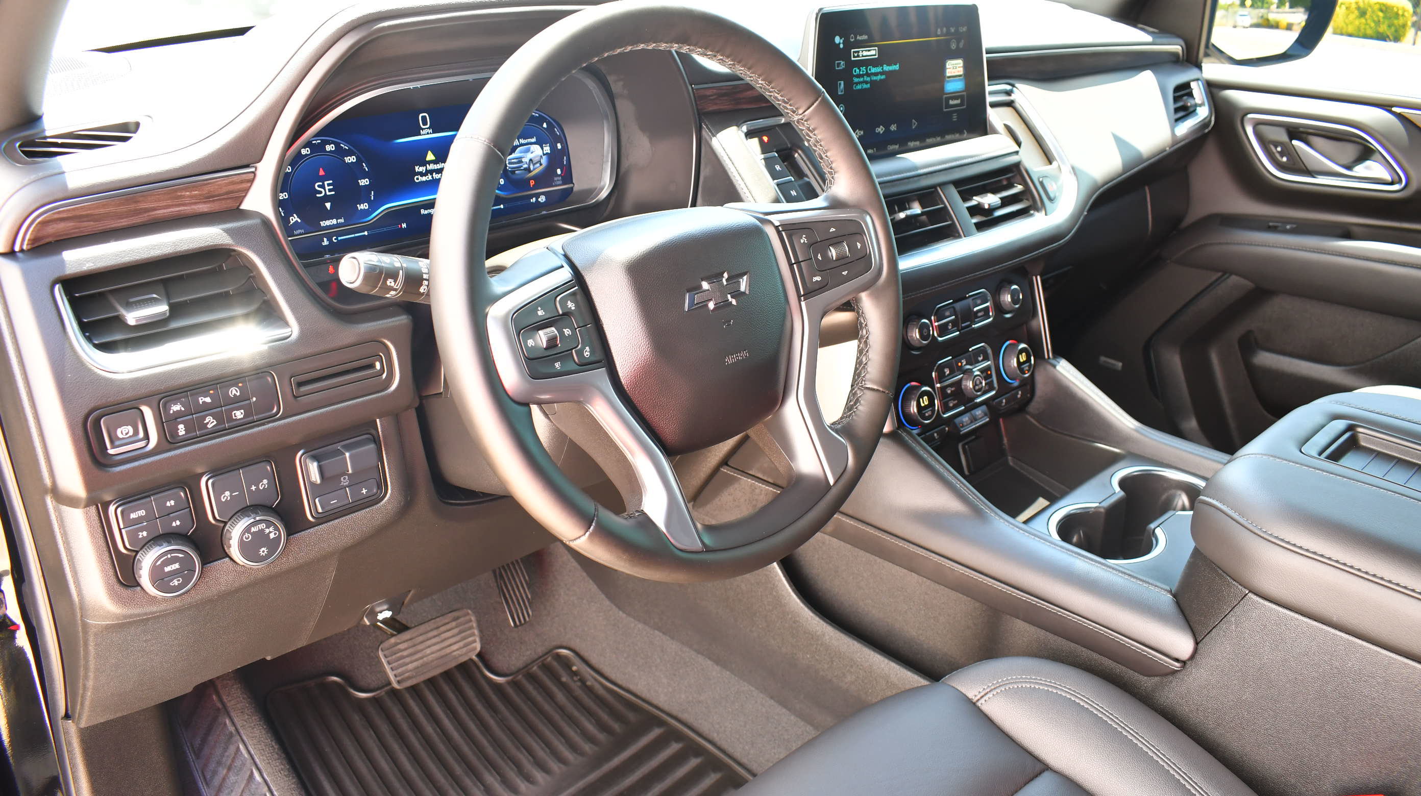 Used 2024 Chevrolet Tahoe Z71 w/ Z71 Off-Road Package AWD/4WD image 16