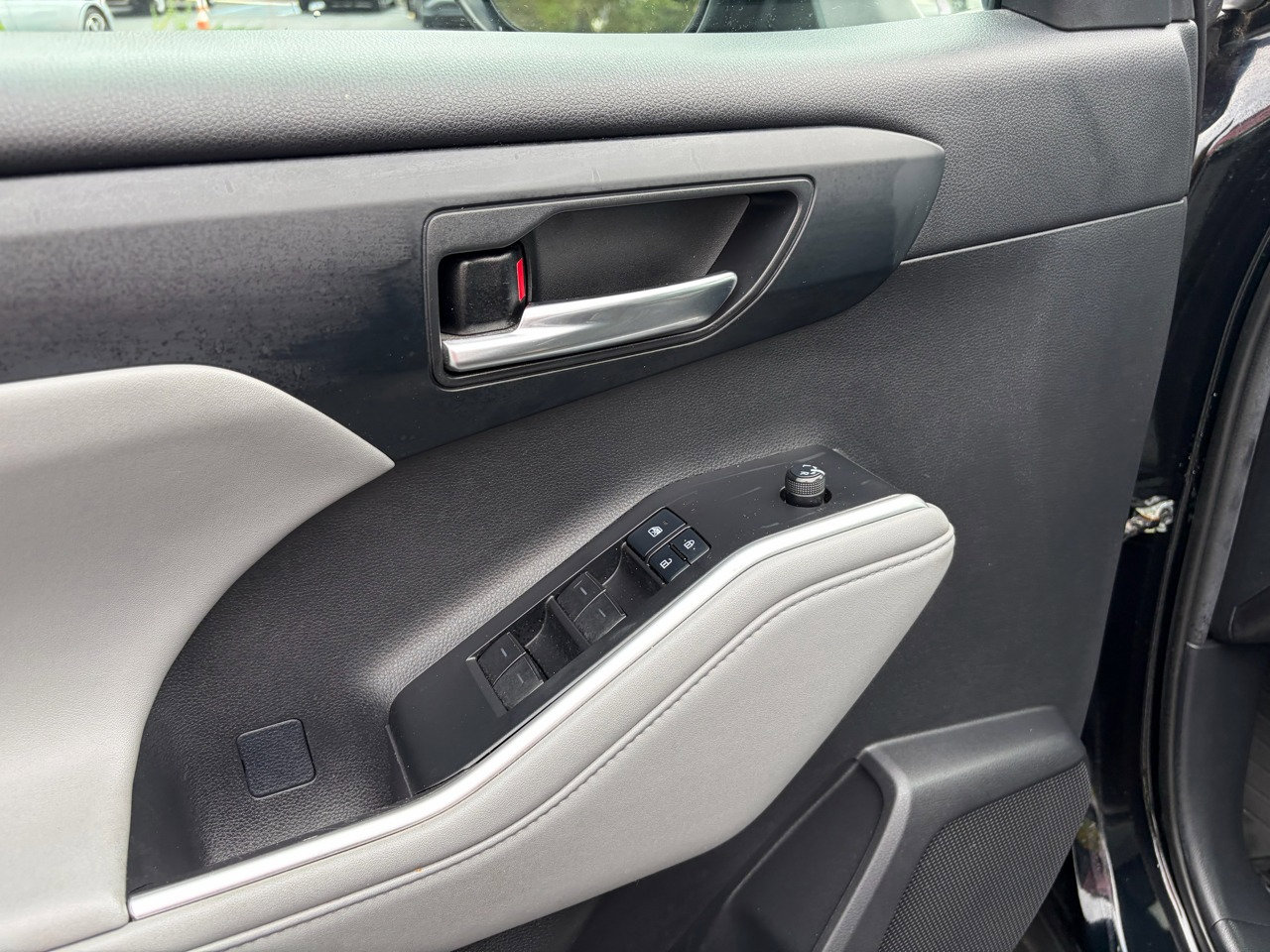 Used 2021 Toyota Highlander XLE image 13