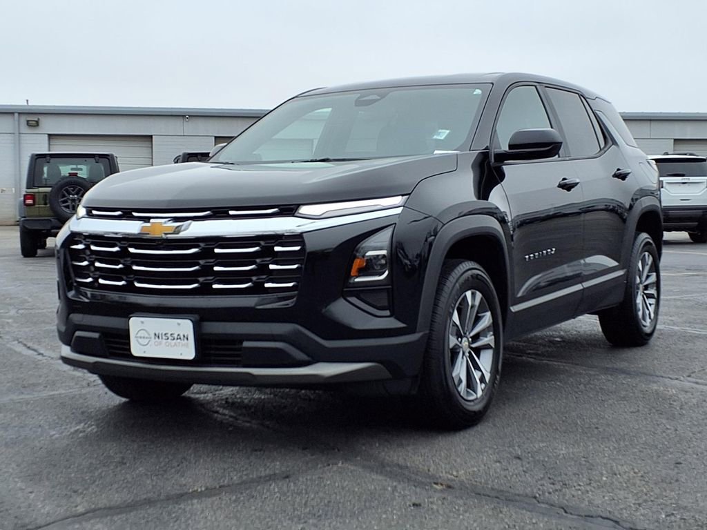 Used 2025 Chevrolet Equinox LT image 2