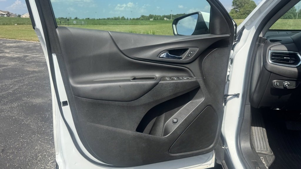 Used 2023 Chevrolet Equinox LT image 9