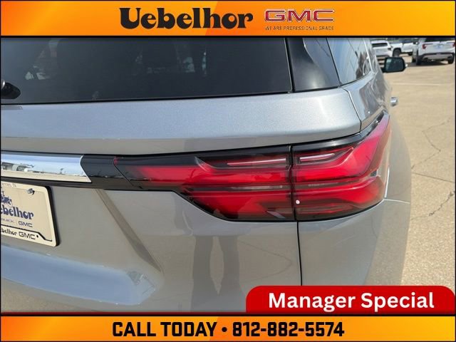 Used 2023 Chevrolet Traverse LT AWD/4WD image 11
