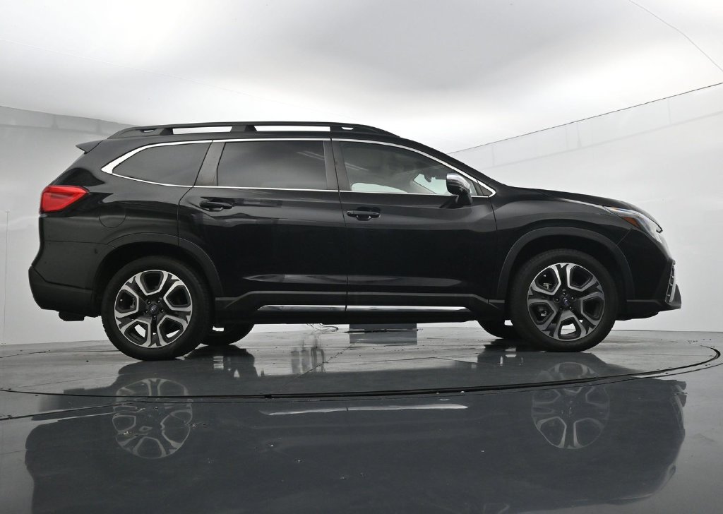 Used 2023 Subaru Ascent Limited w/ Technology Package AWD/4WD image 24