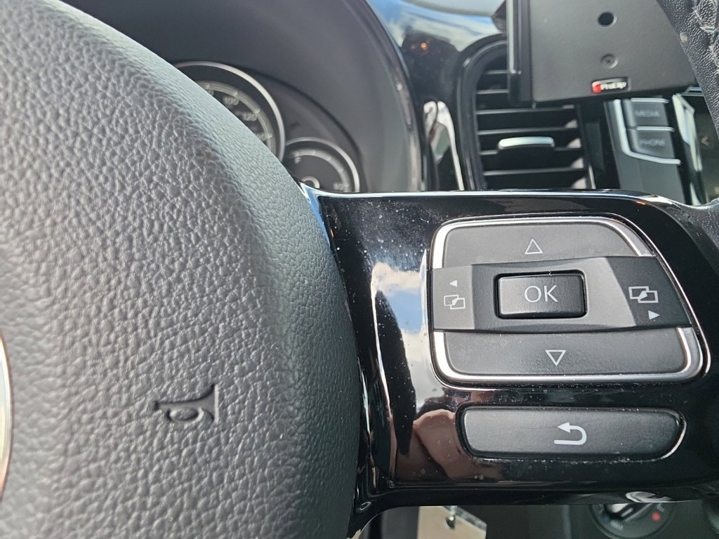 Used 2019 Volkswagen Beetle 2.0T S FWD image 17