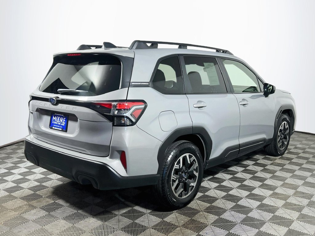 Used 2025 Subaru Forester Premium AWD/4WD image 7