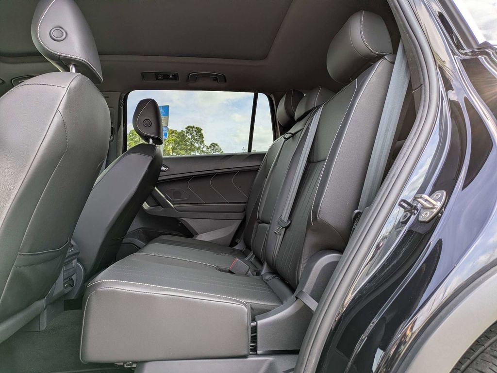 Used 2023 Volkswagen Tiguan SE R-Line image 16