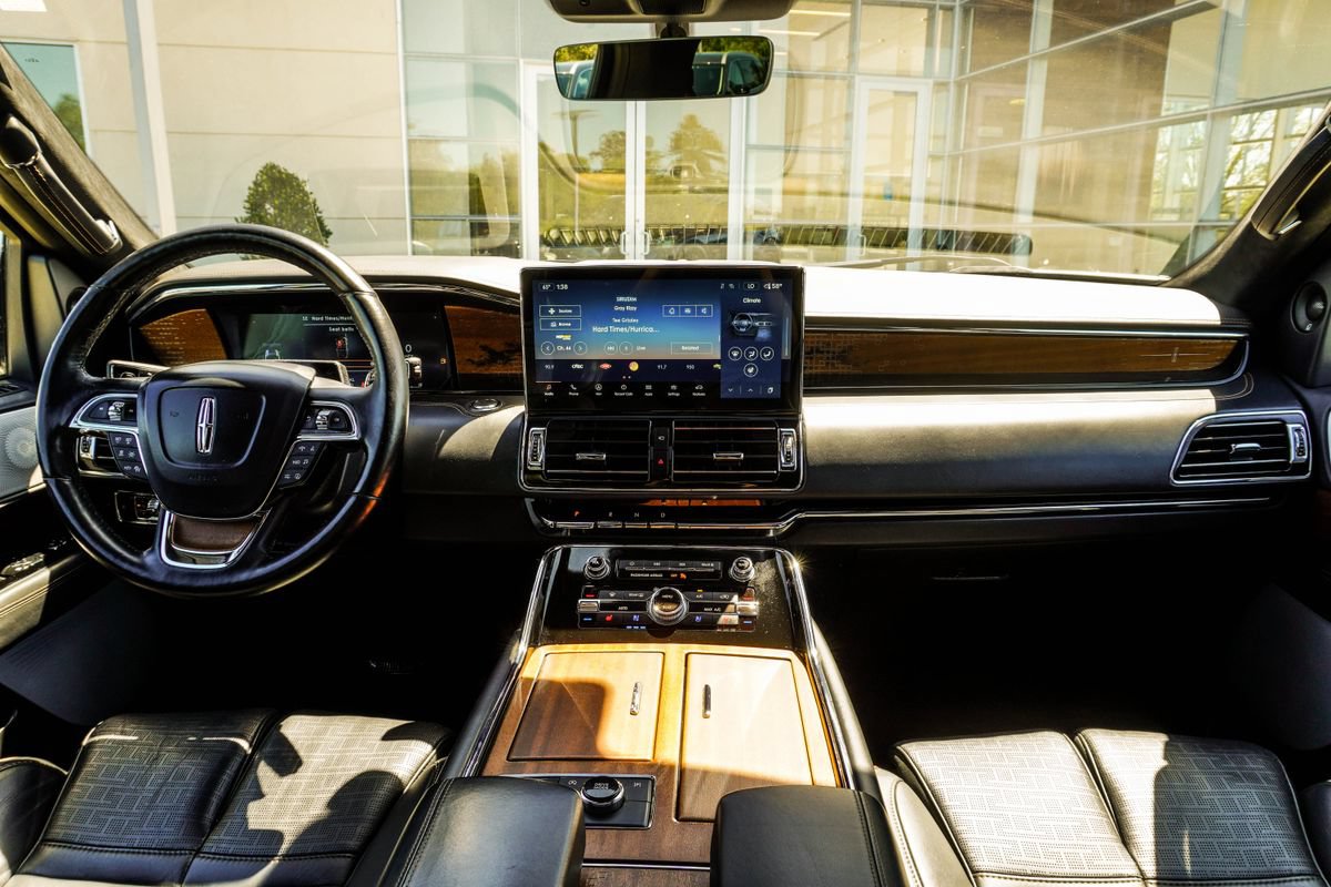 Used 2023 Lincoln Navigator L Black Label AWD/4WD image 5