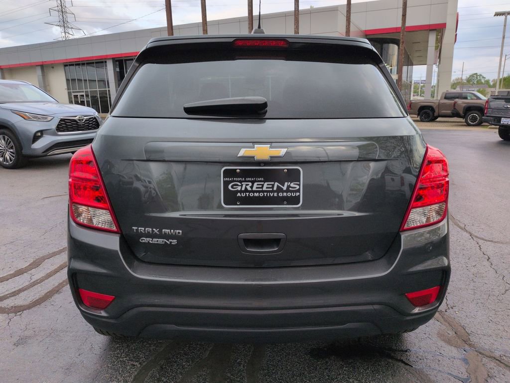 Used 2019 Chevrolet Trax LS w/ Tint and Cruise Package AWD/4WD image 4
