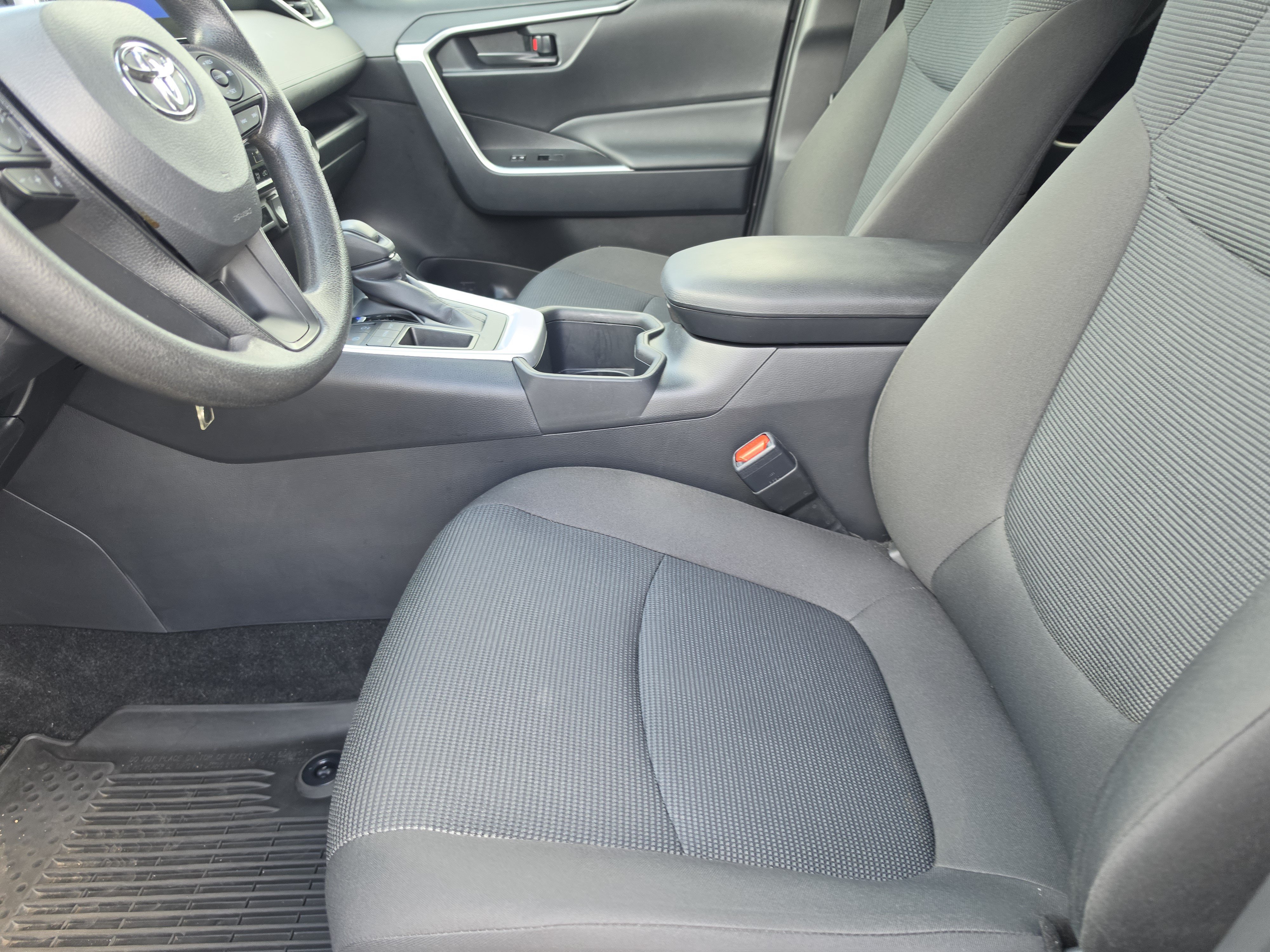 Certified 2025 Toyota RAV4 LE FWD image 9
