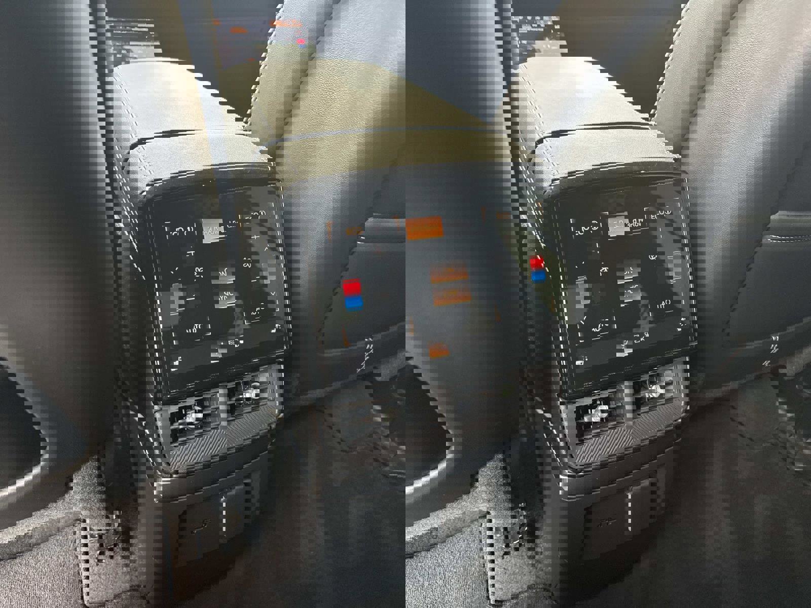 Used 2026 Cadillac Vistiq Luxury image 17