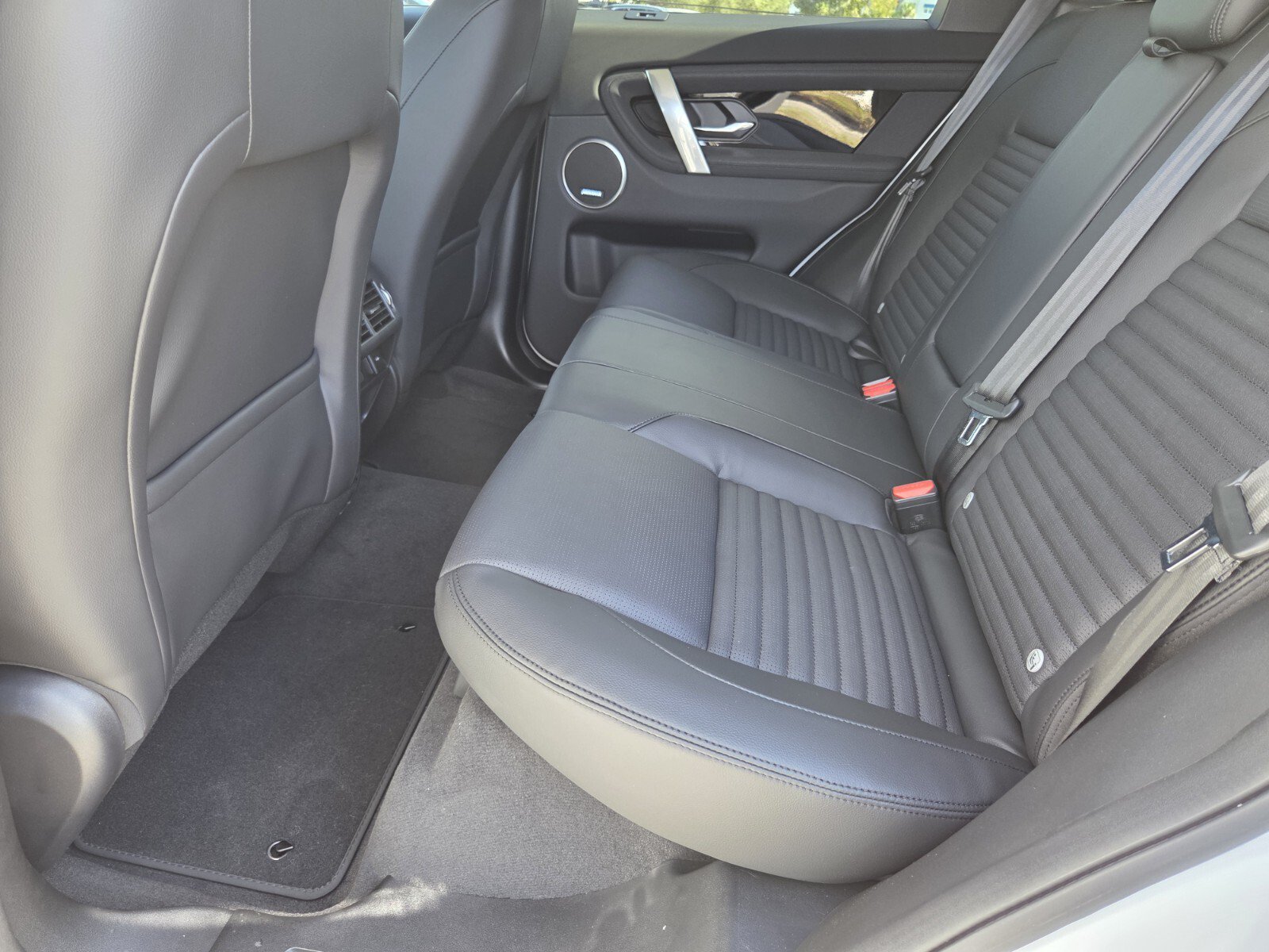 New 2025 Land Rover Discovery Sport S AWD/4WD image 17
