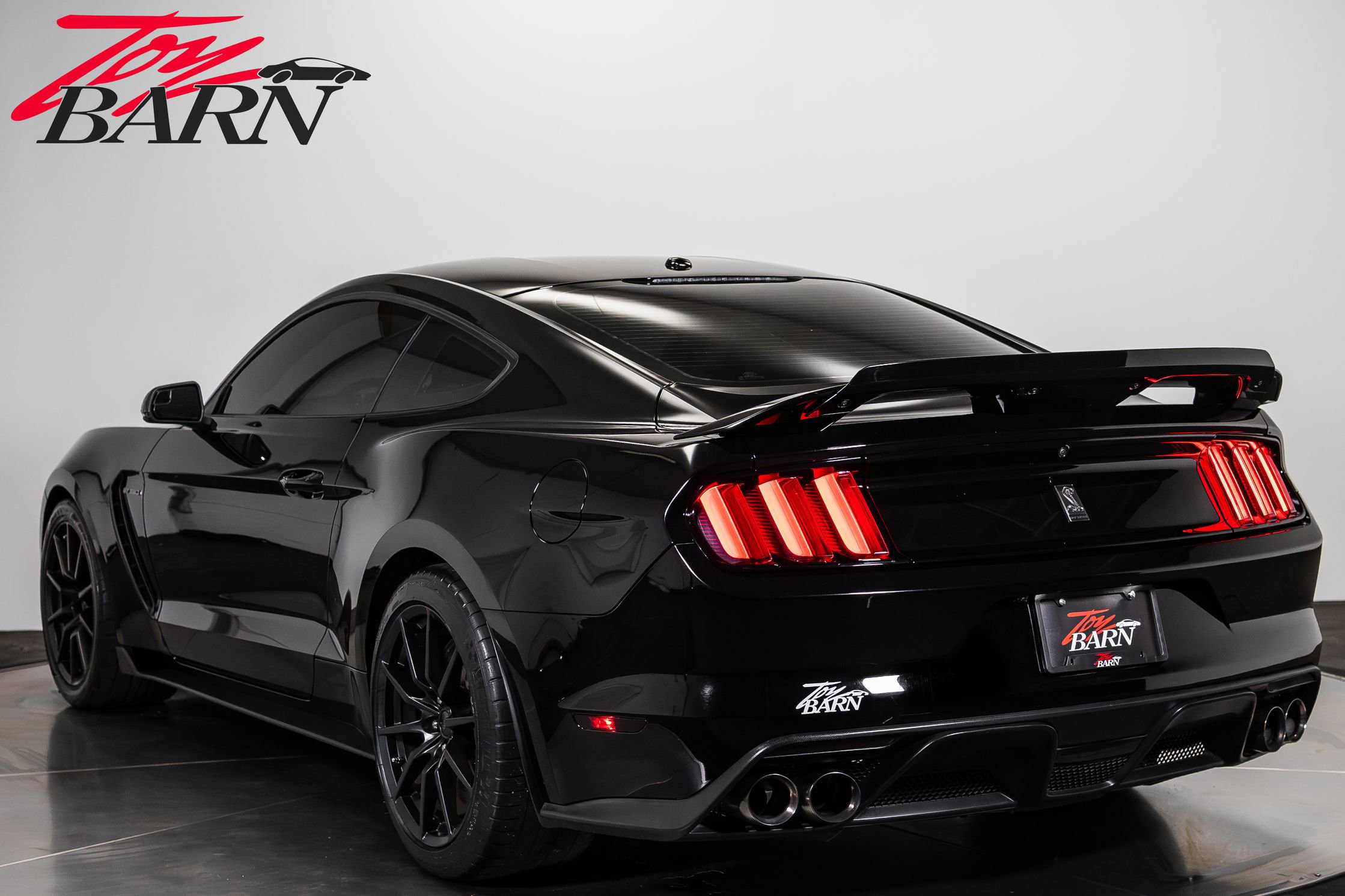 Used 2016 Ford Mustang Shelby GT350 w/ Technology Package RWD image 3