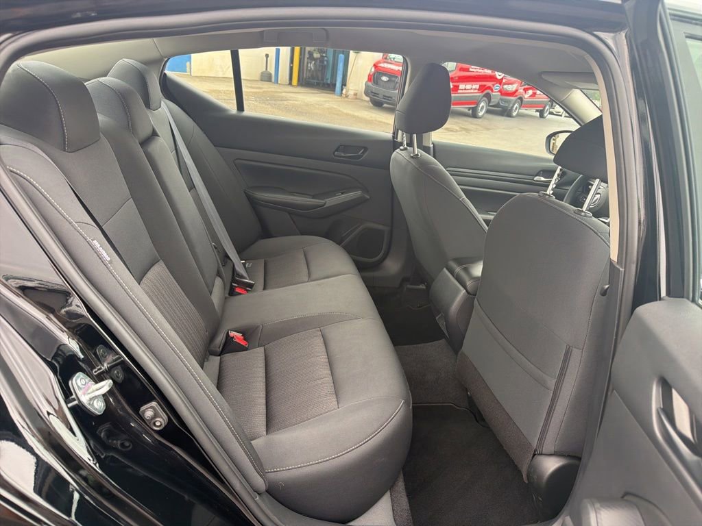 Used 2025 Nissan Altima 2.5 SV FWD image 39