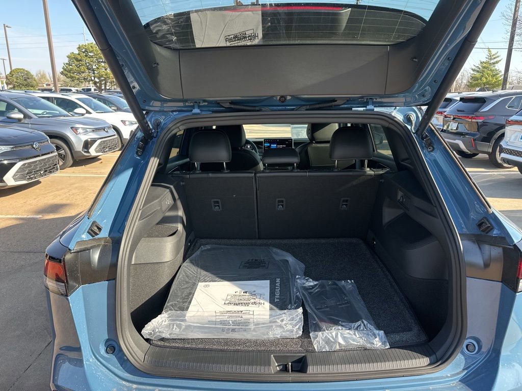 New 2026 Volkswagen Tiguan SE R-Line image 17