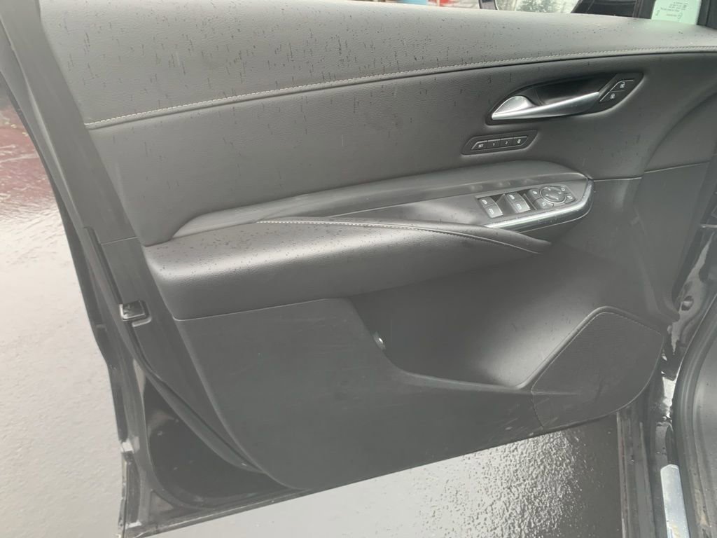 Used 2024 Cadillac XT4 Premium Luxury image 13