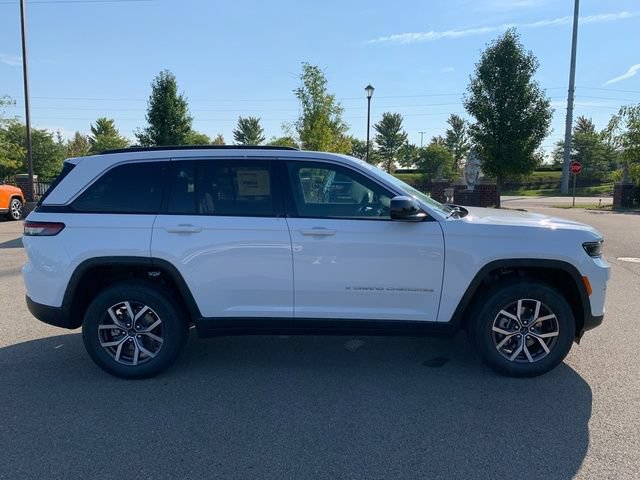 New 2027 Jeep Grand Cherokee Laredo AWD/4WD image 7