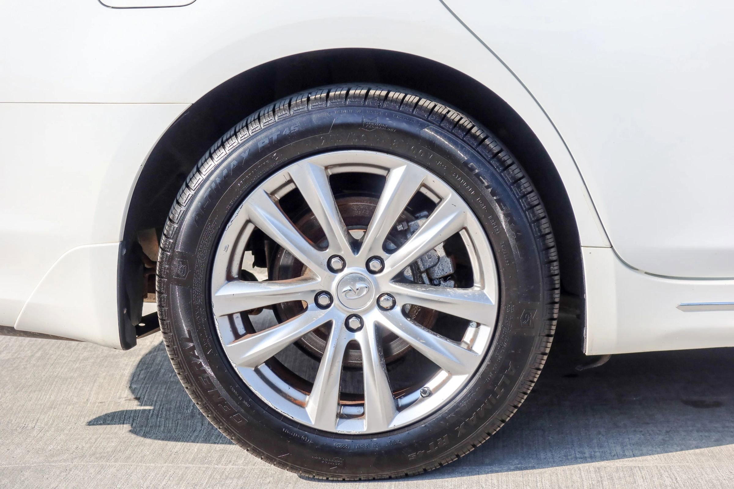 Used 2015 INFINITI Q70 3.7 image 27