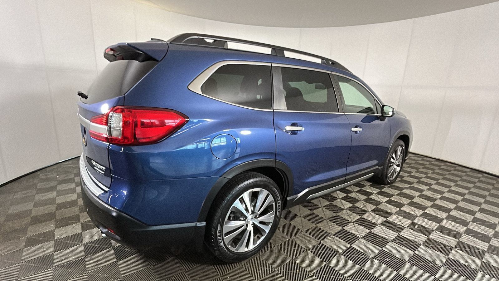 Used 2019 Subaru Ascent Touring w/ Popular Package #2 AWD/4WD image 3