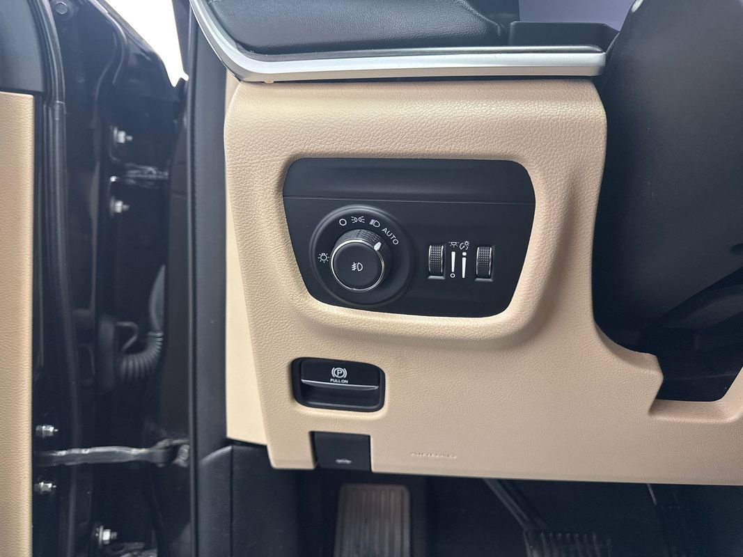 Used 2021 Jeep Grand Cherokee L Limited image 11