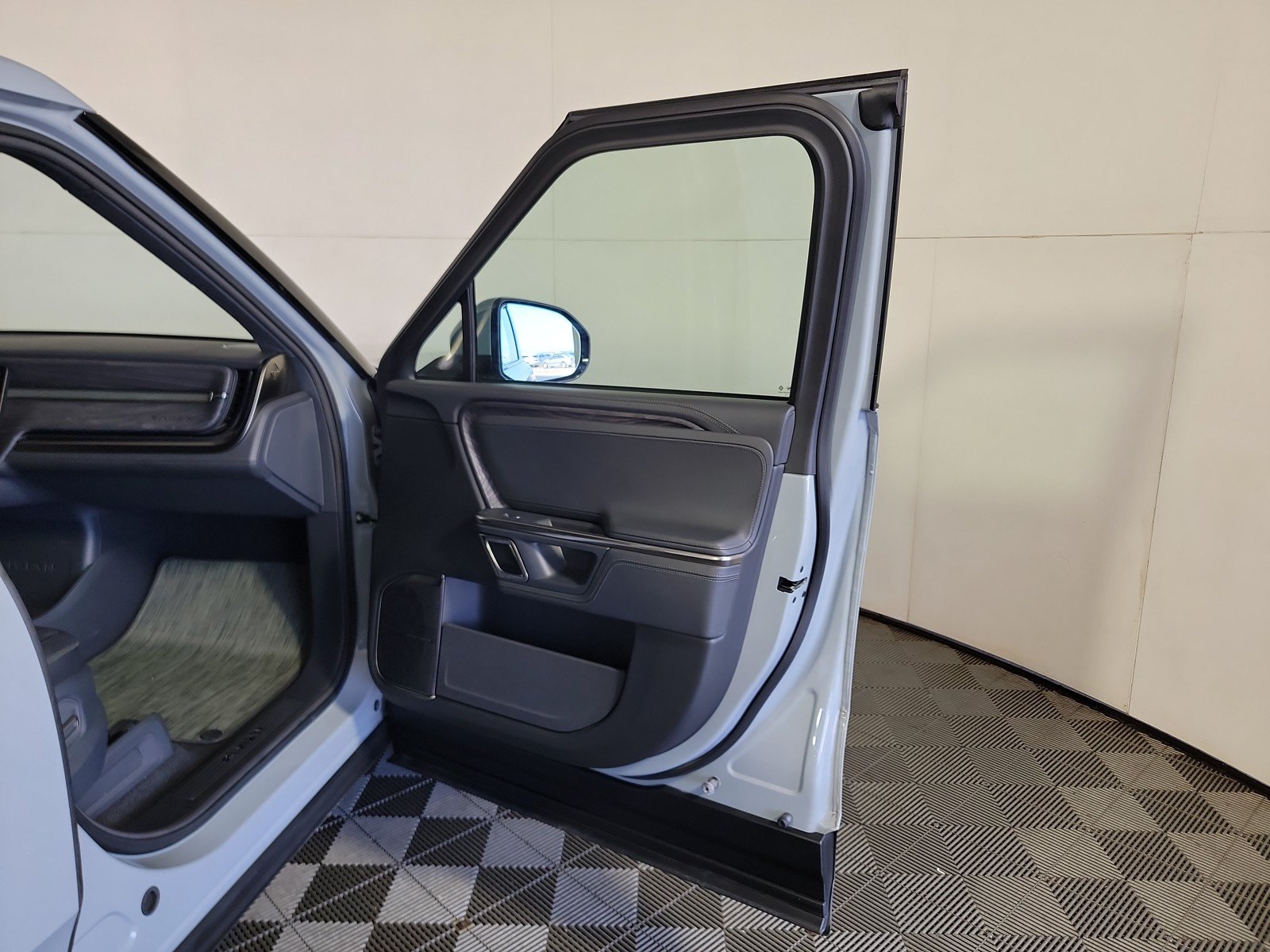 Used 2022 Rivian R1T Adventure AWD/4WD image 17
