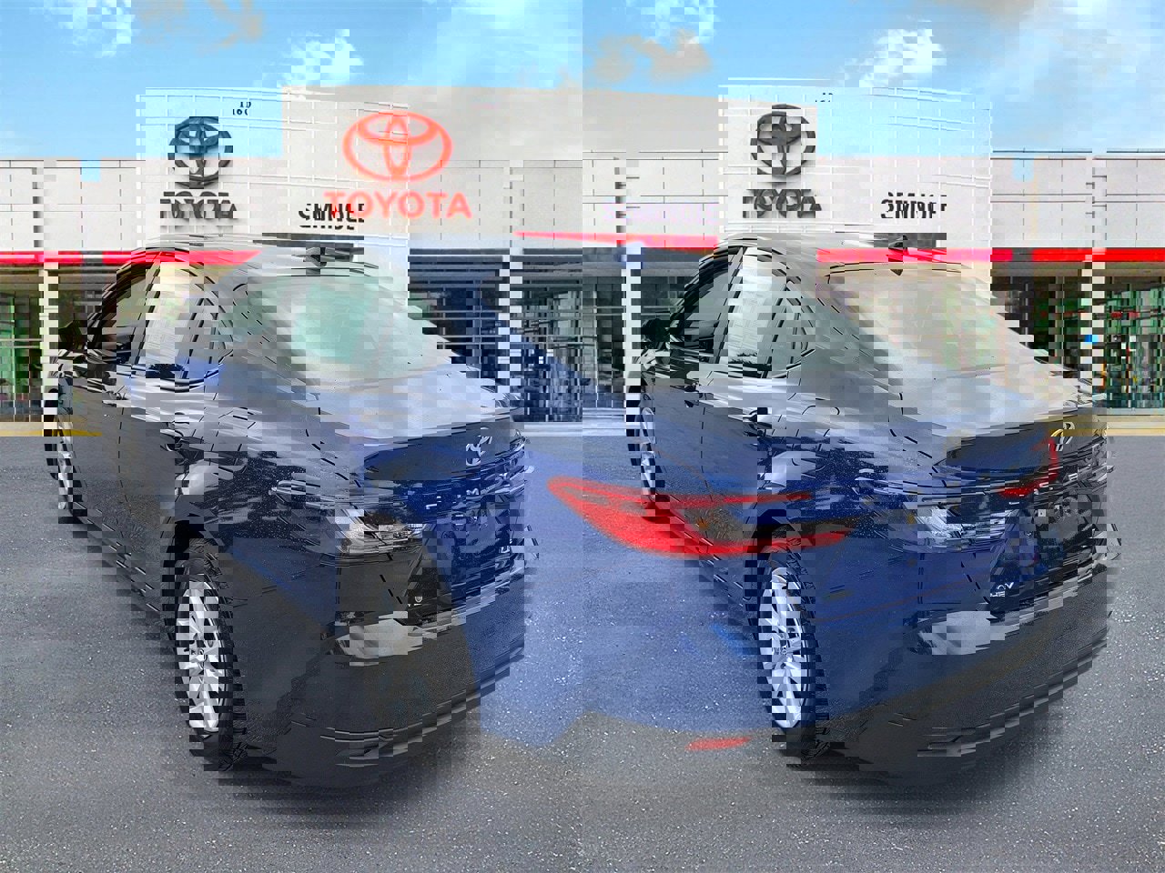 Used 2025 Toyota Camry LE image 4