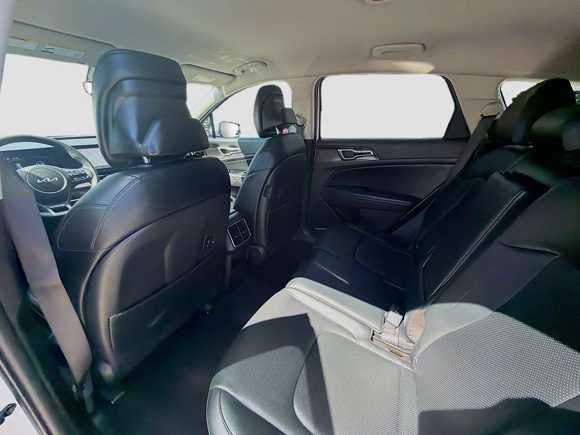 Used 2024 Kia Sportage EX image 25