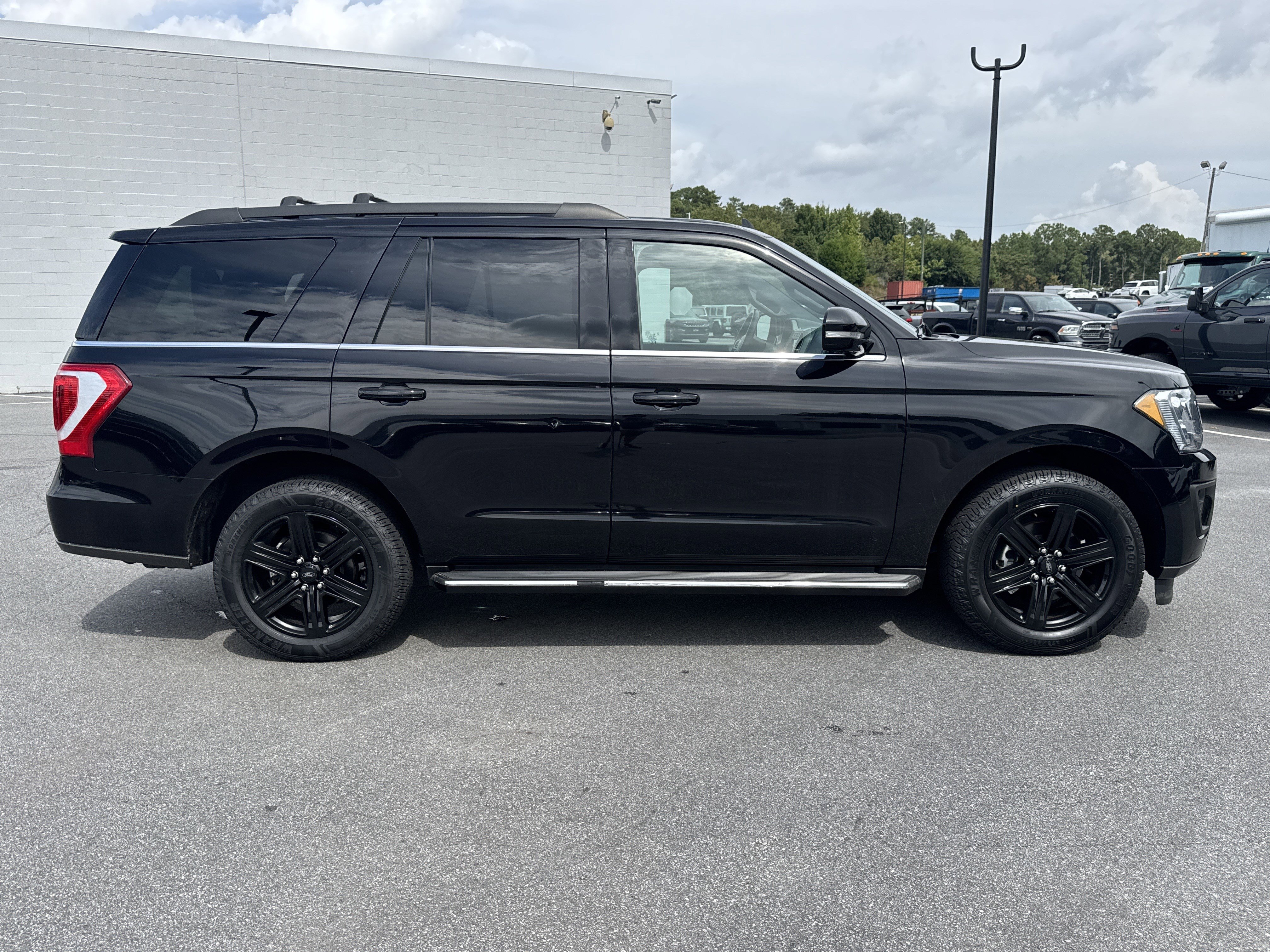 Used 2021 Ford Expedition XLT image 9