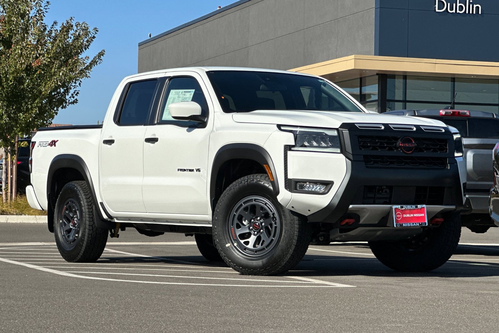 New 2027 Nissan Frontier PRO-4X w/ Tow Package
