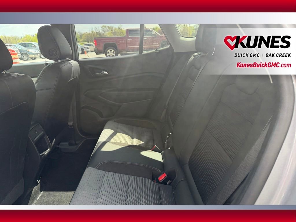 Used 2025 Chevrolet Trax LT FWD image 7