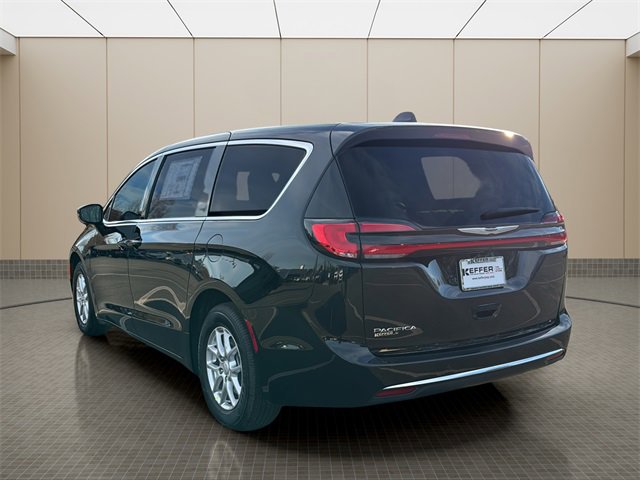 New 2026 Chrysler Pacifica Select image 3