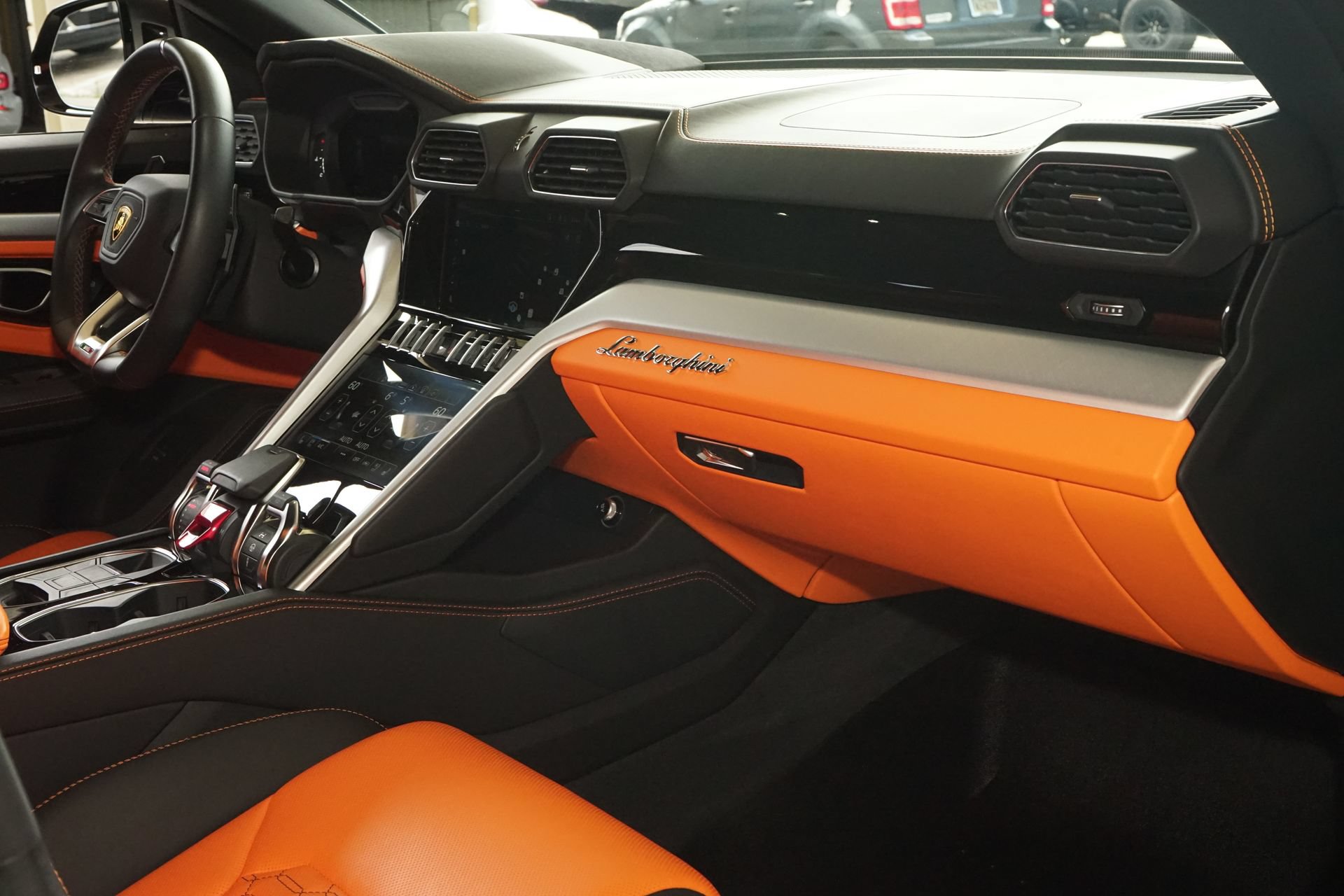 Used 2022 Lamborghini Urus AWD/4WD image 9