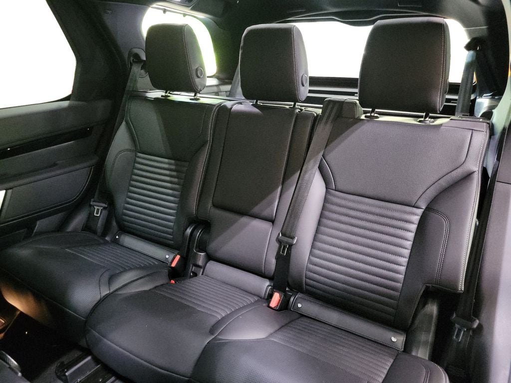 New 2026 Land Rover Discovery S AWD/4WD image 22