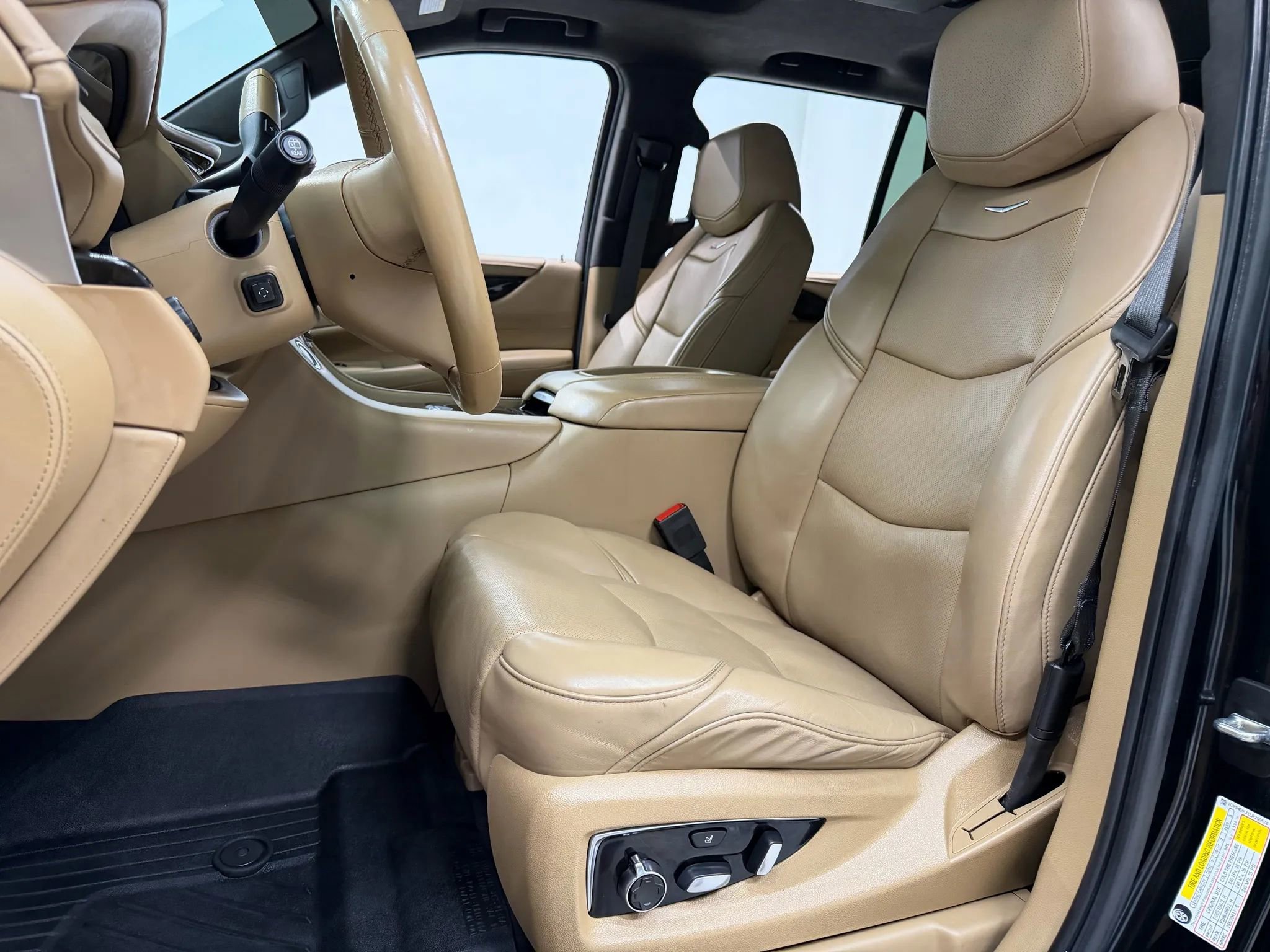 Used 2020 Cadillac Escalade Platinum image 15