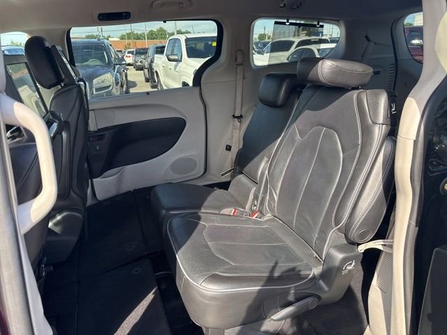 Used 2018 Chrysler Pacifica Limited w/ Advanced Safetytec Group FWD image 23