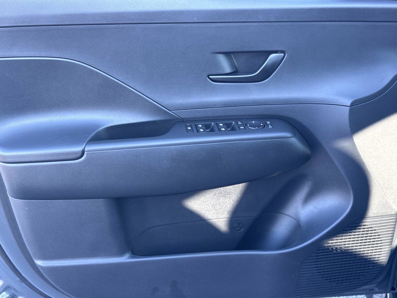 Used 2025 Hyundai Kona SEL image 17