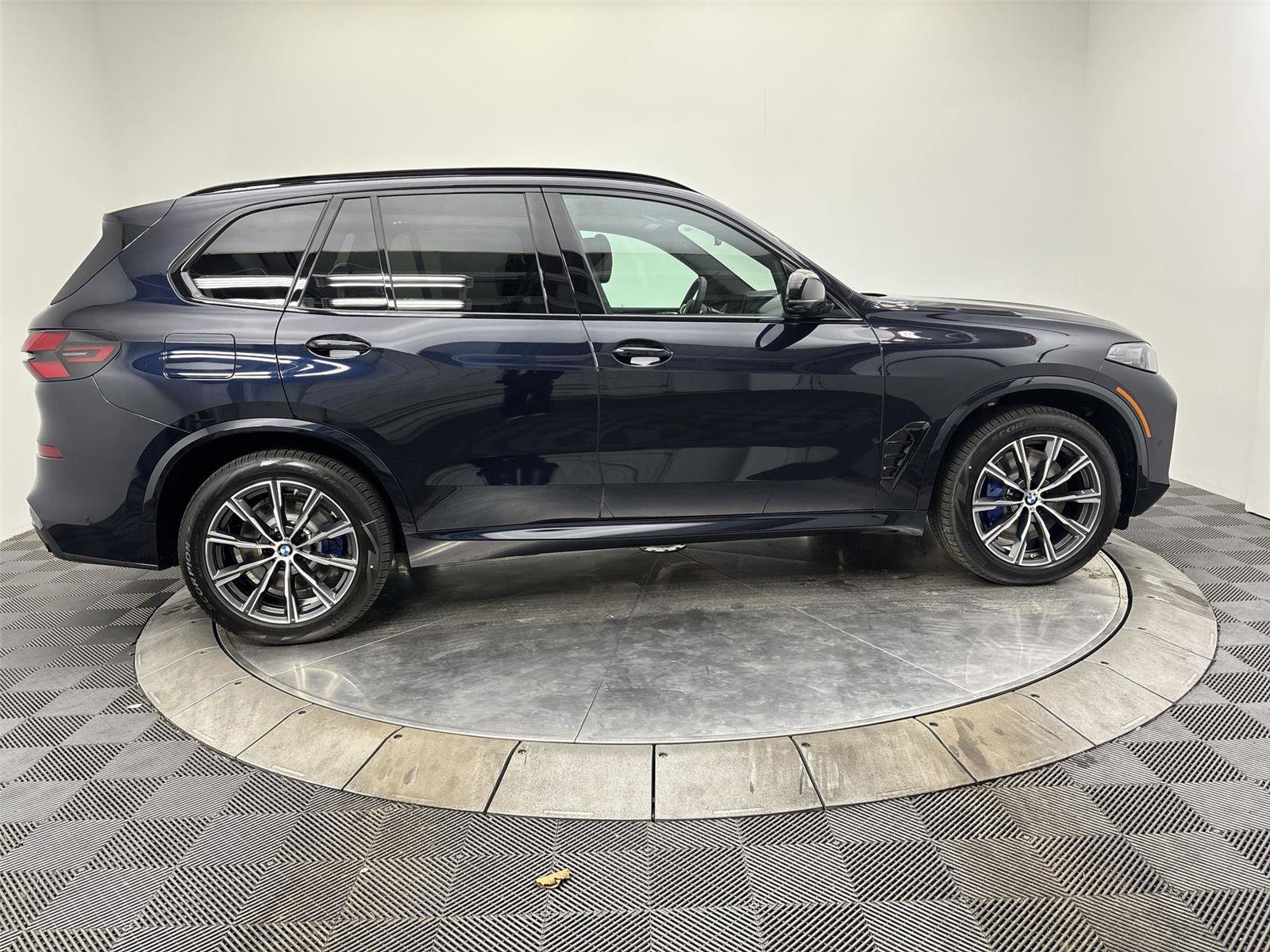 New 2026 BMW X5 M60i image 17