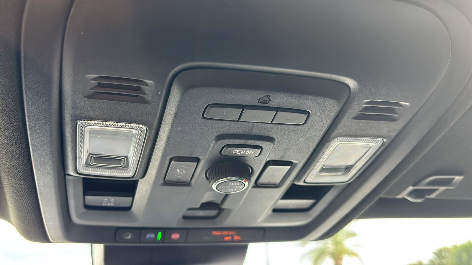 Used 2023 GMC Yukon XL Denali image 39