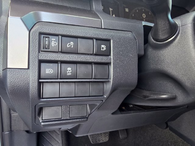 Used 2025 Toyota 4Runner SR5 AWD/4WD image 18