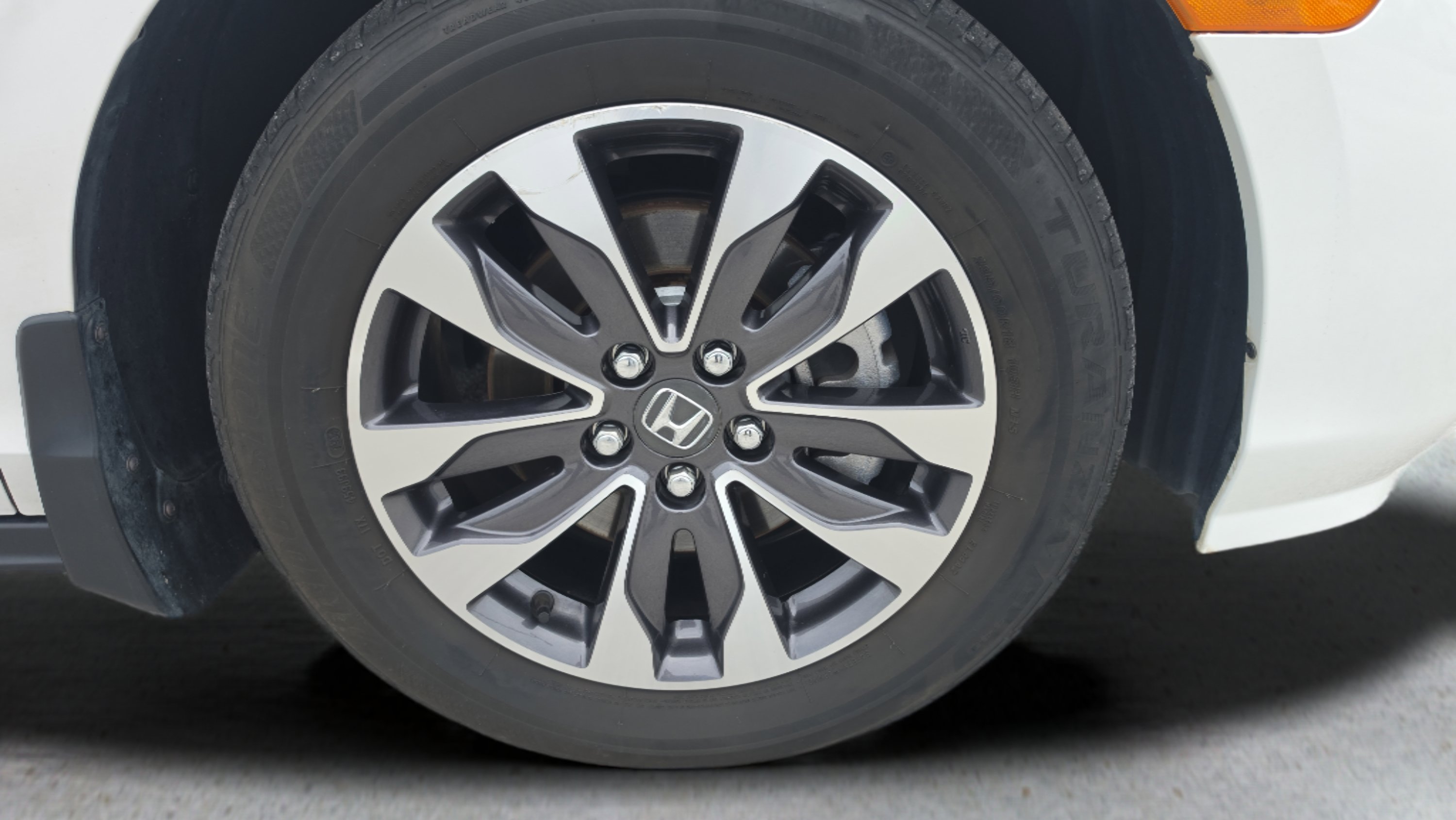 Used 2024 Honda Odyssey EX-L image 16