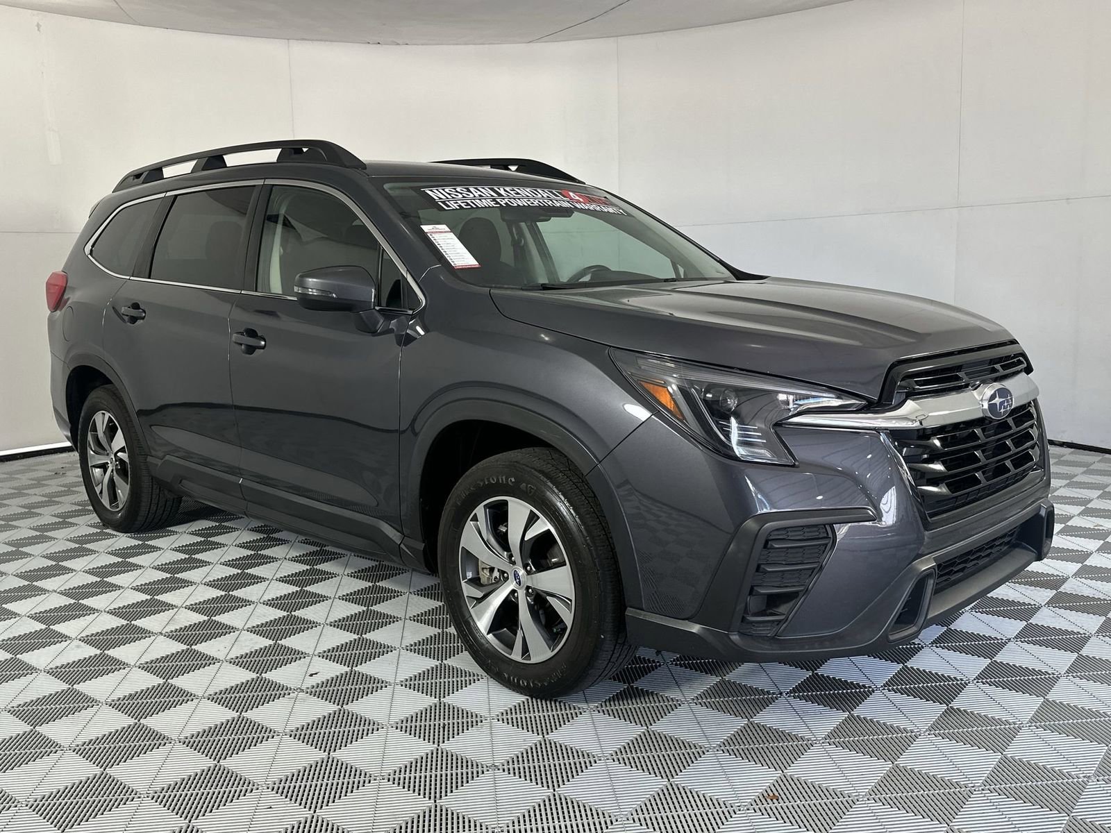 Used 2023 Subaru Ascent Premium AWD/4WD image 2