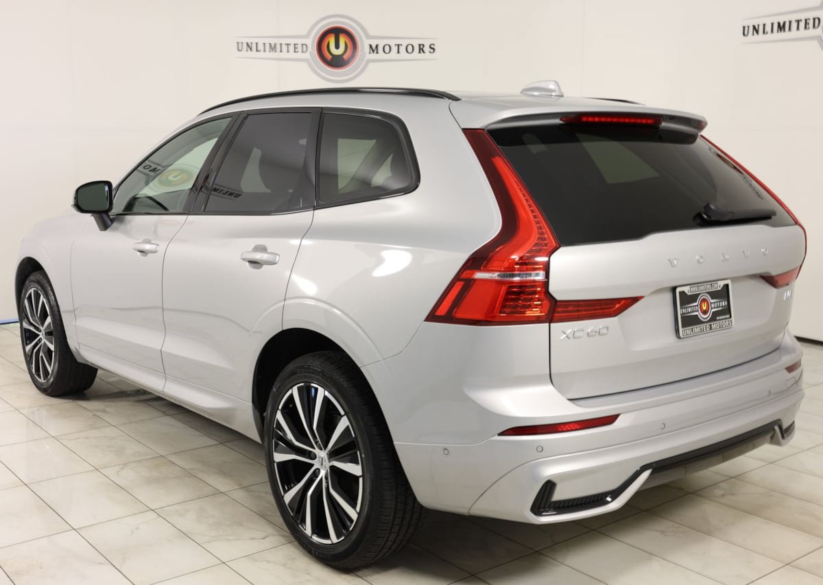 Used 2025 Volvo XC60 B5 Plus AWD/4WD image 4