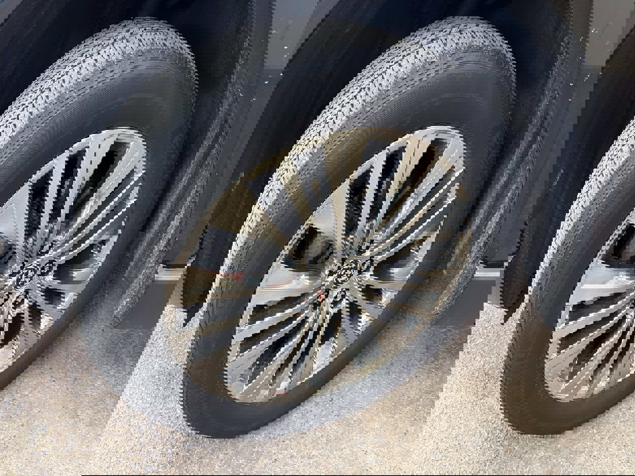 Used 2024 Toyota Venza XLE image 4