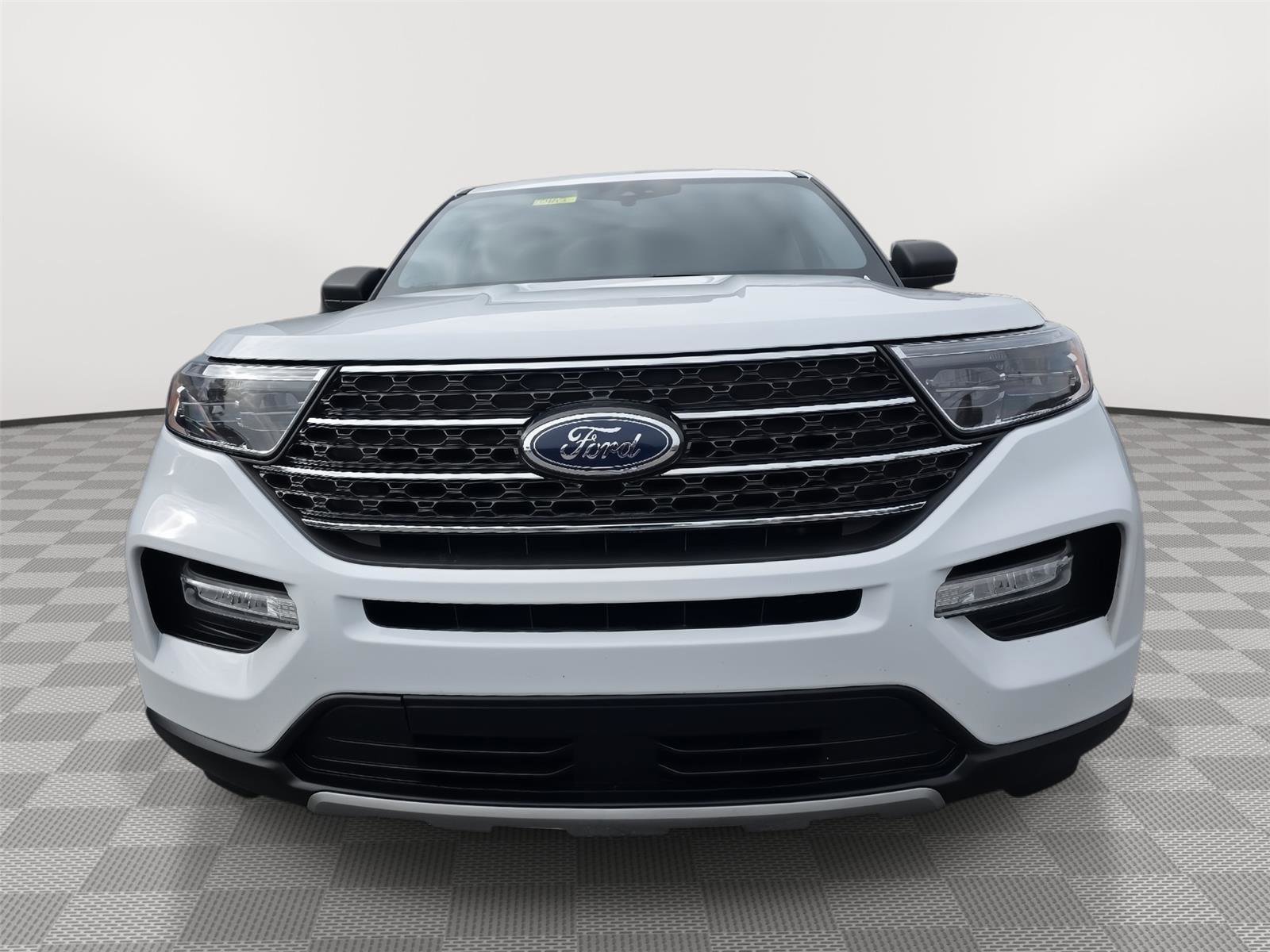 Used 2023 Ford Explorer XLT w/ Equipment Group 202A image 2