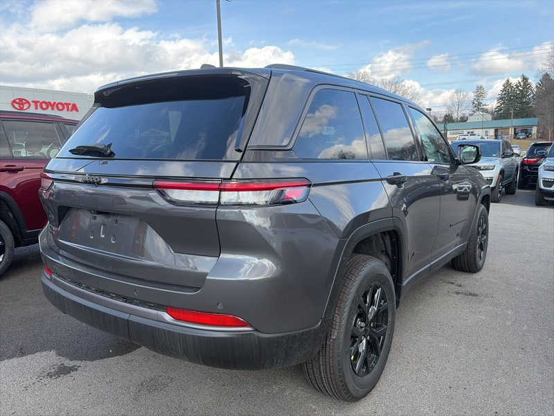 New 2026 Jeep Grand Cherokee Altitude AWD/4WD image 3