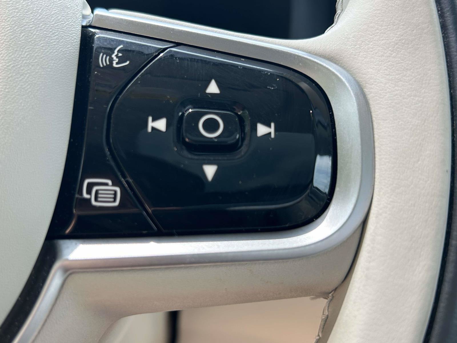 Certified 2025 Volvo XC60 B5 Ultra AWD/4WD image 23