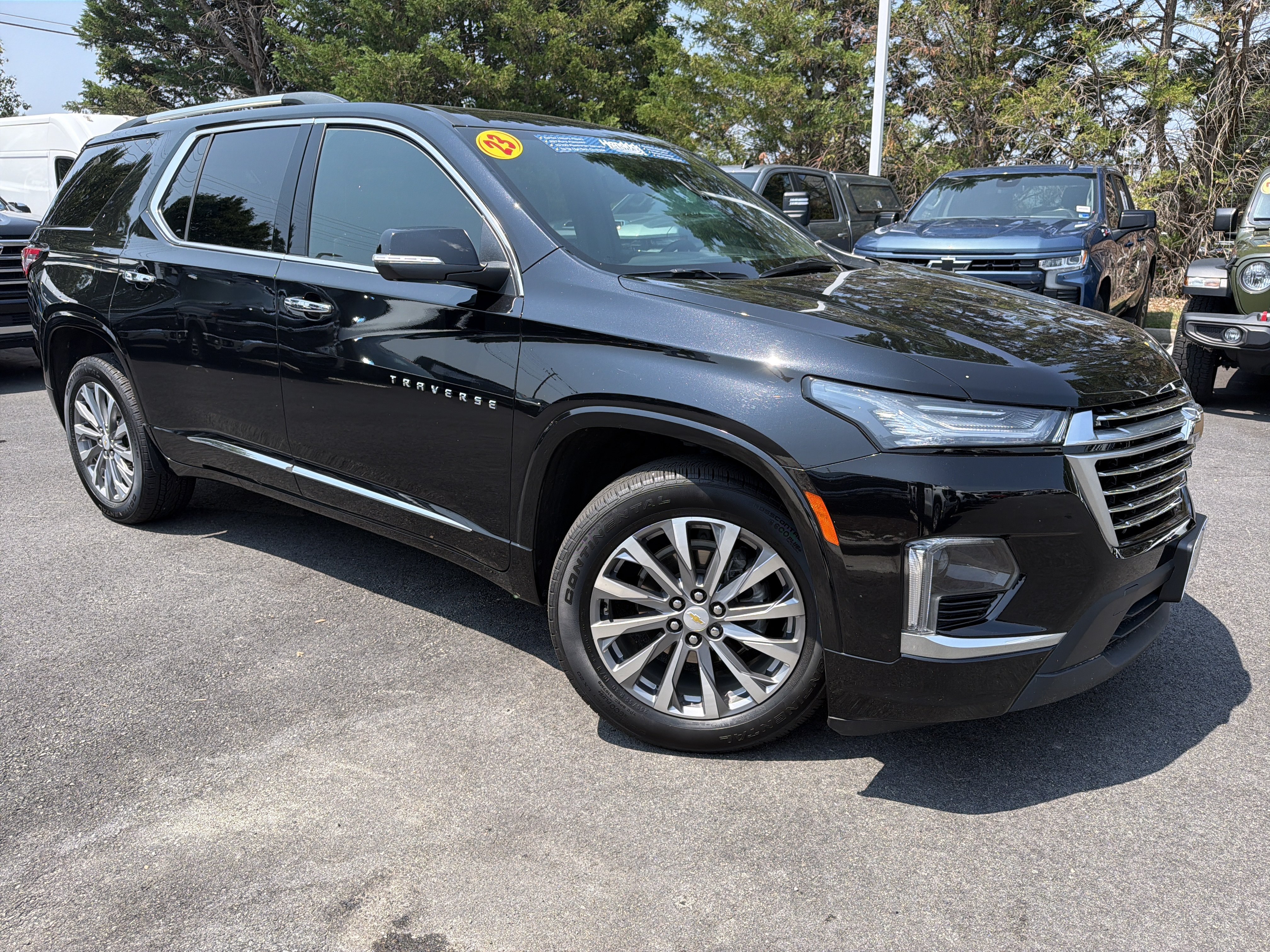 Used 2023 Chevrolet Traverse Premier AWD/4WD image 2