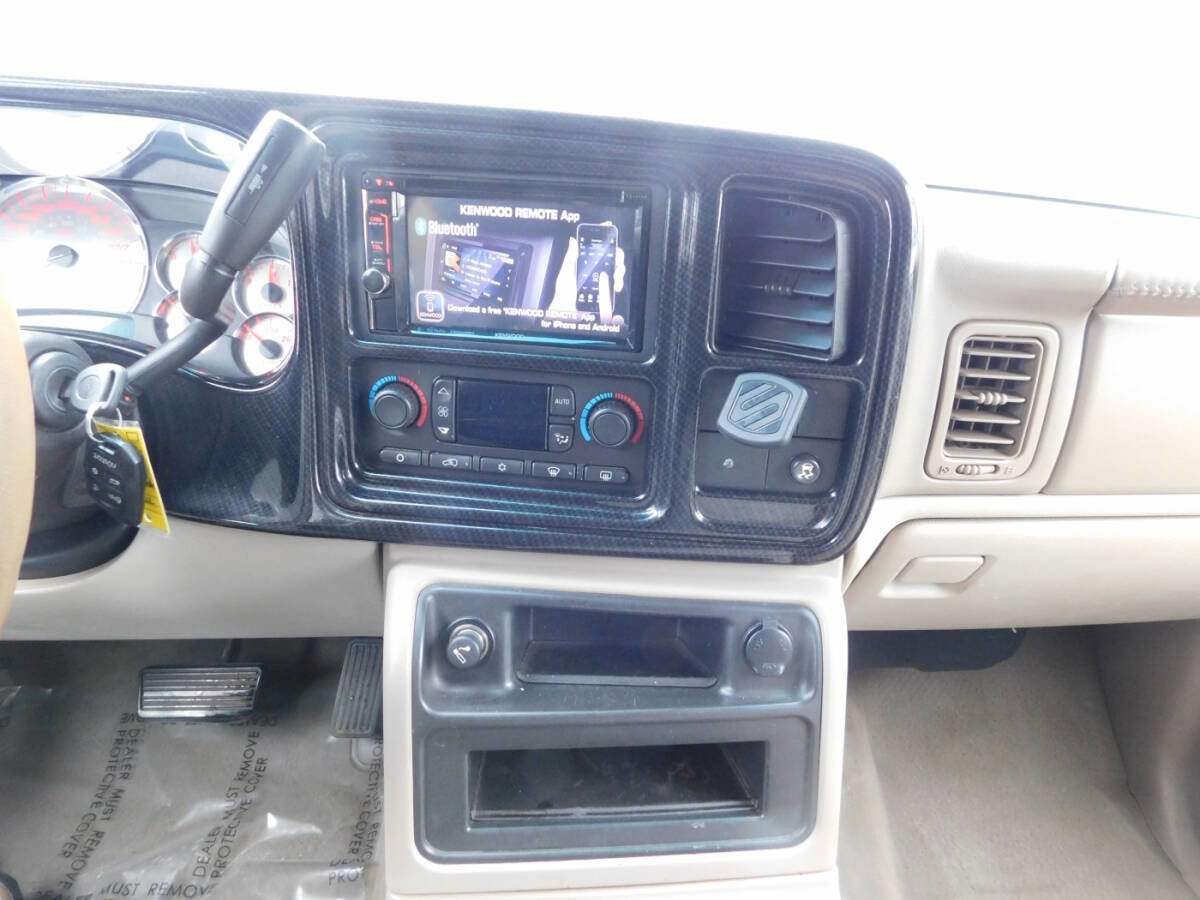 Used 2005 Chevrolet Avalanche Z71 w/ Sun And Sound Package image 10